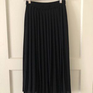 Uniqlo Black Flowy Skirt